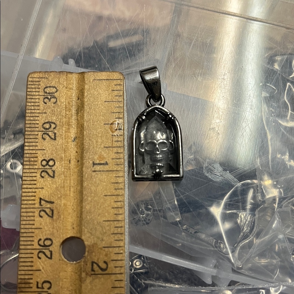 Gothic Stainless skull charm with in 3D glass effect cuban chain link necklace - Picture 15 of 16